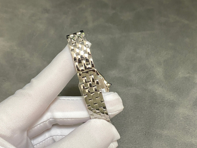 Cartier Focus on big factory goods