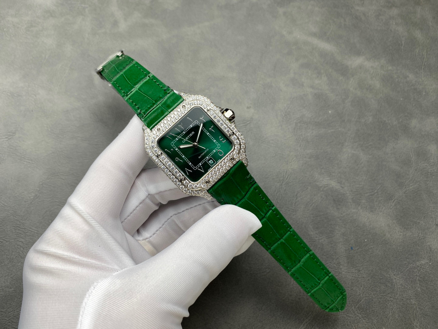 Cartier Focus on big factory goods