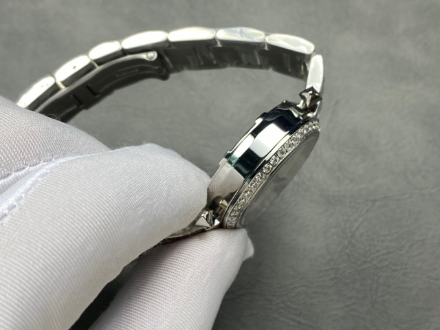 Cartier Focus on big factory goods
