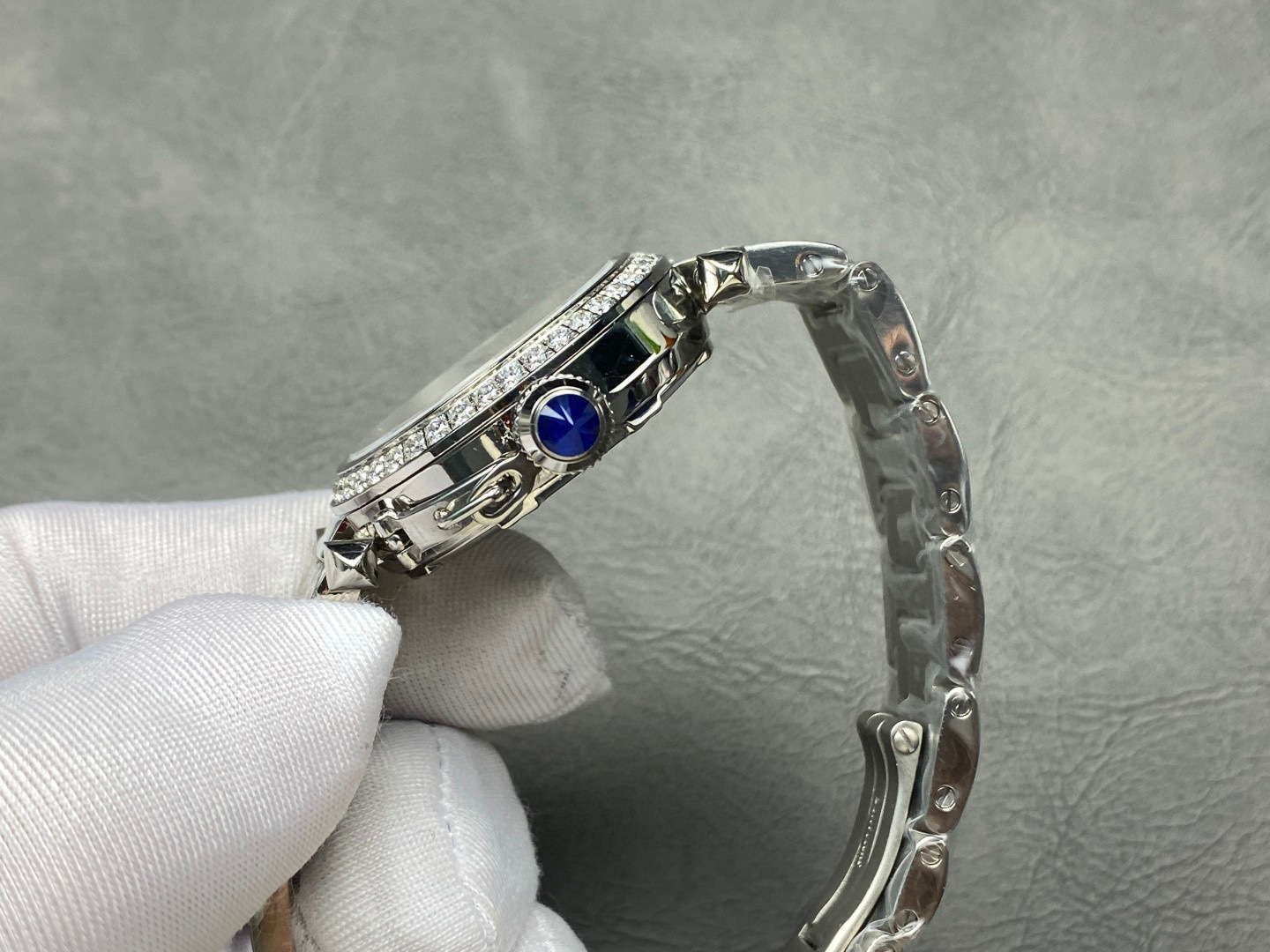 Cartier Focus on big factory goods