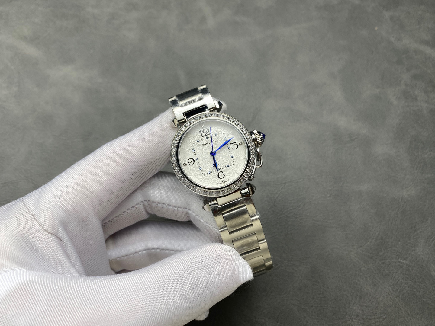 Cartier Focus on big factory goods
