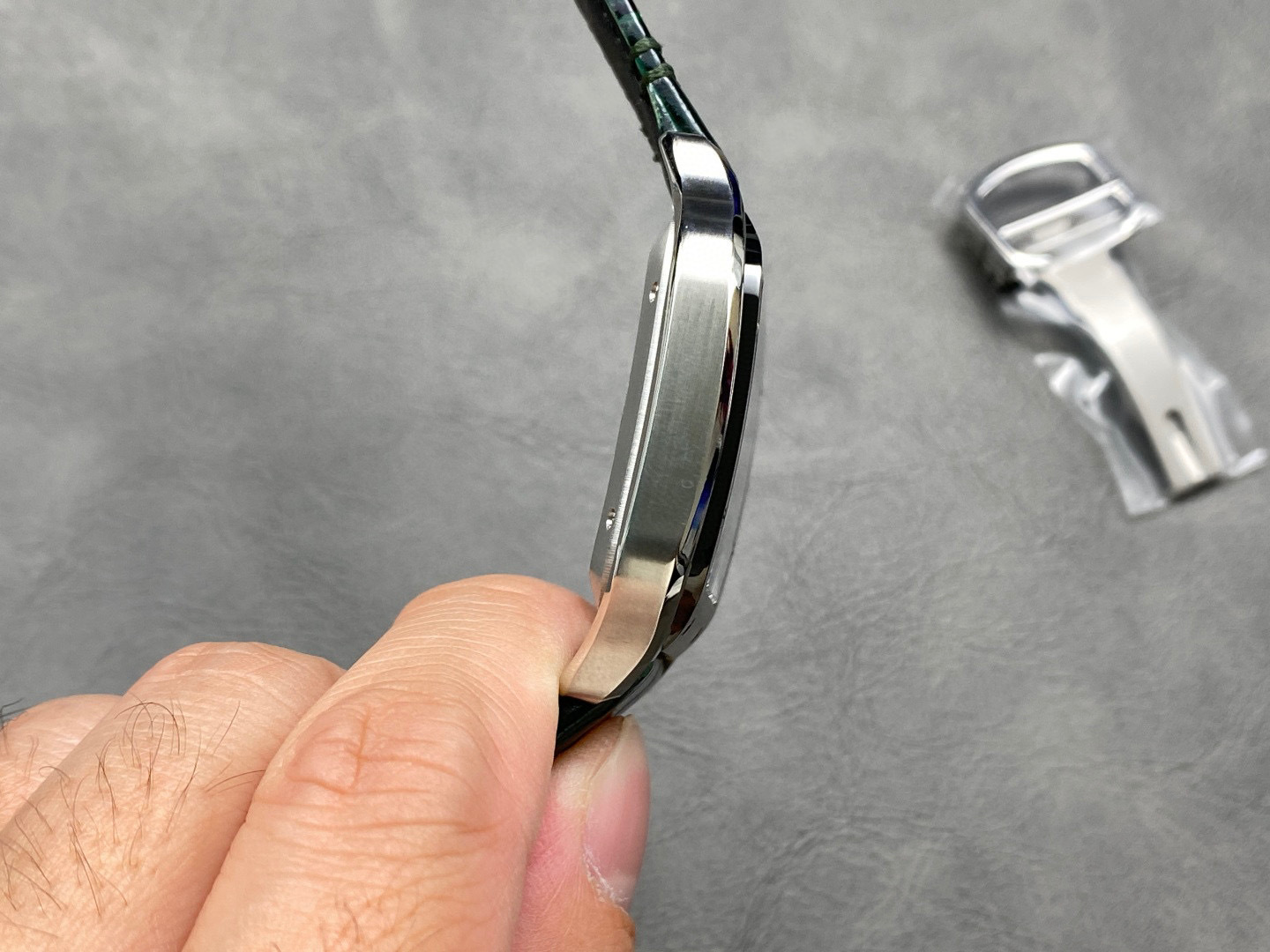Cartier Focus on big factory goods