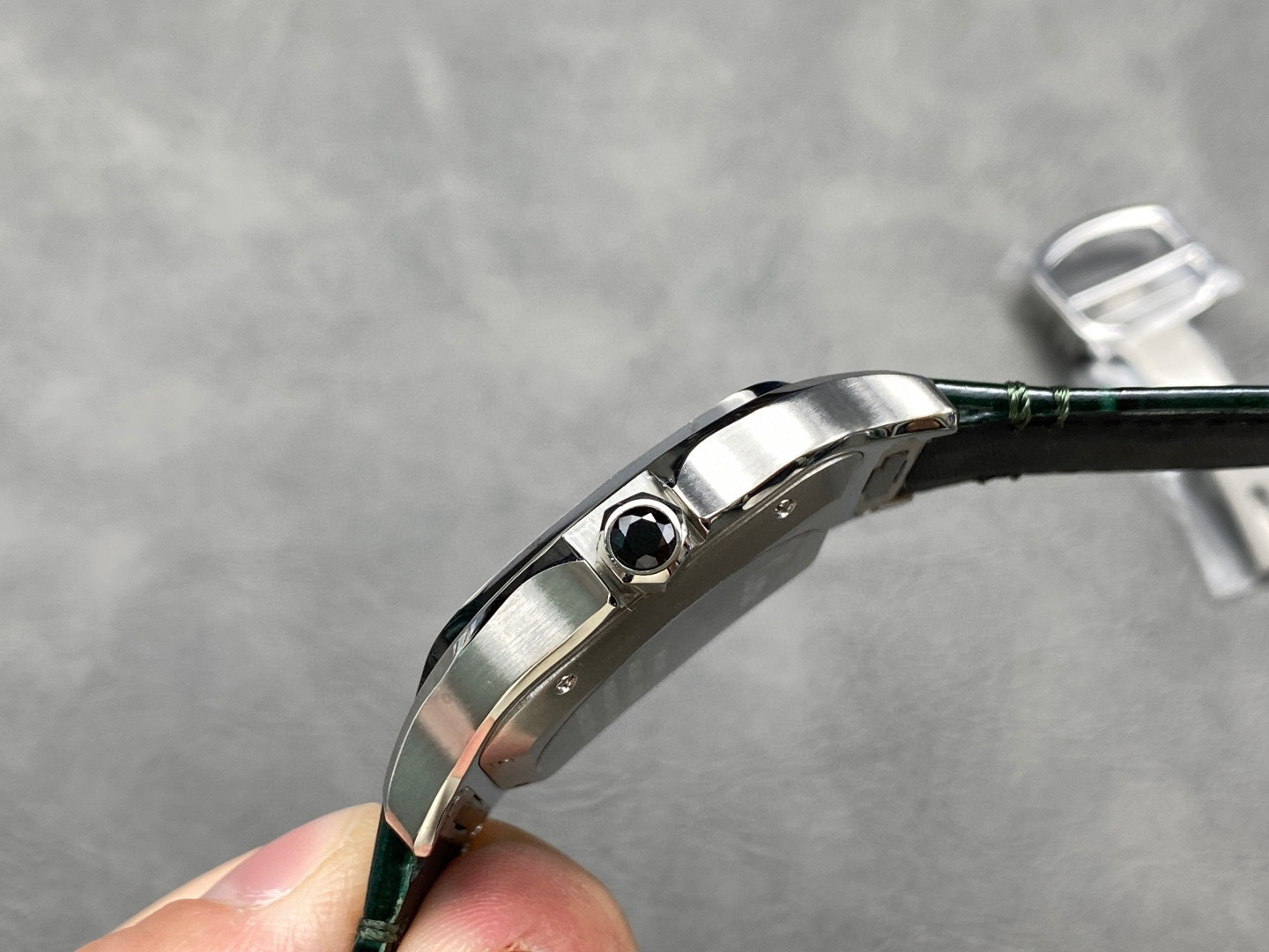 Cartier Focus on big factory goods