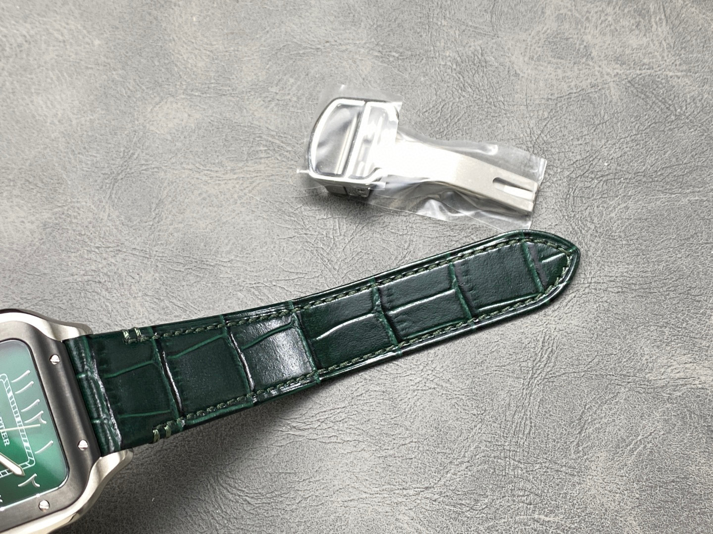 Cartier Focus on big factory goods