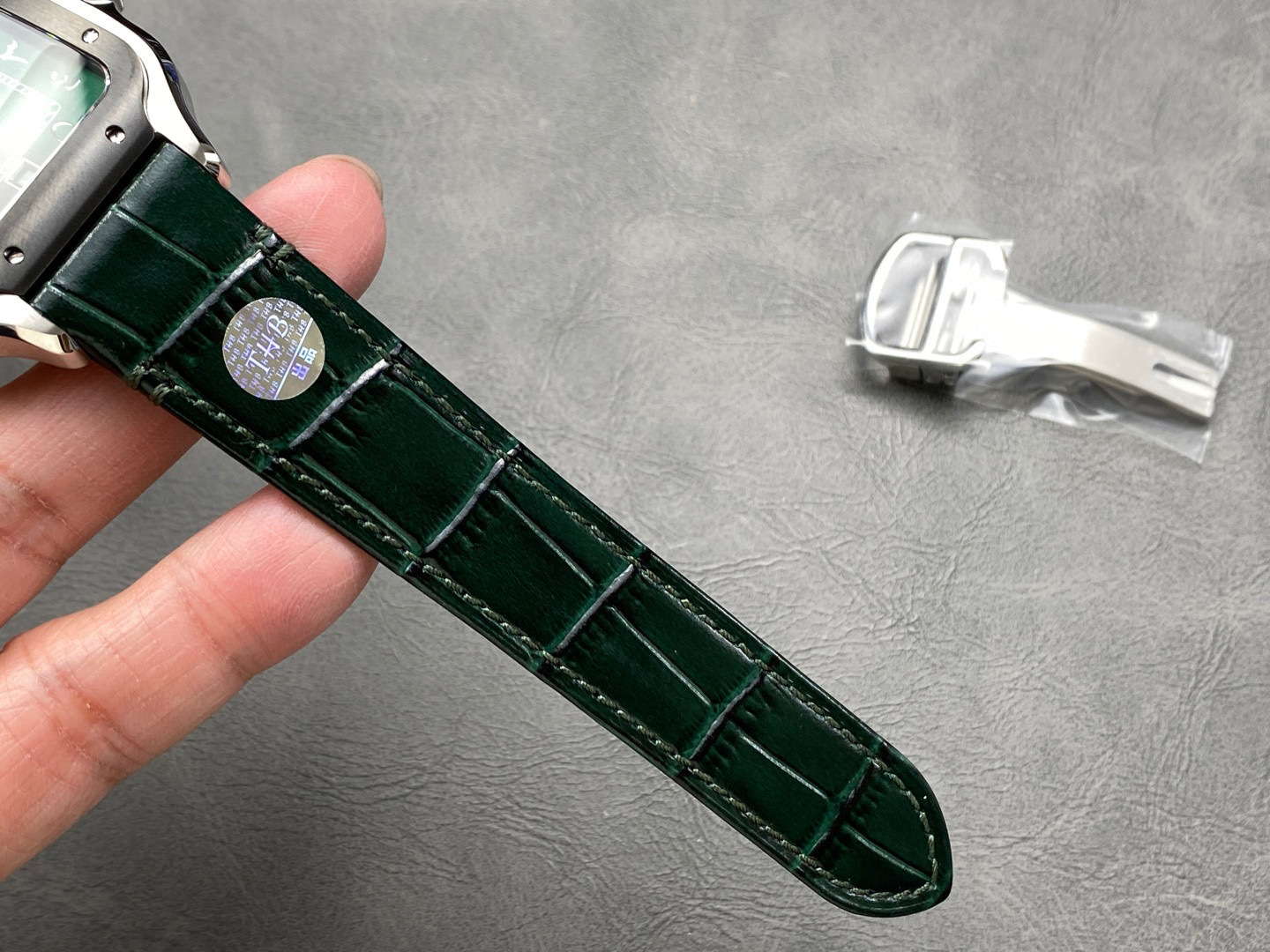 Cartier Focus on big factory goods