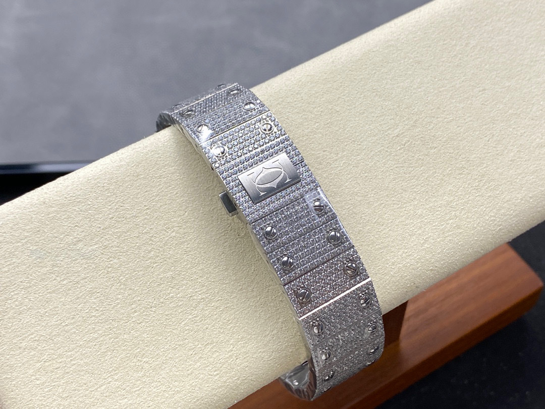 Cartier Focus on big factory goods