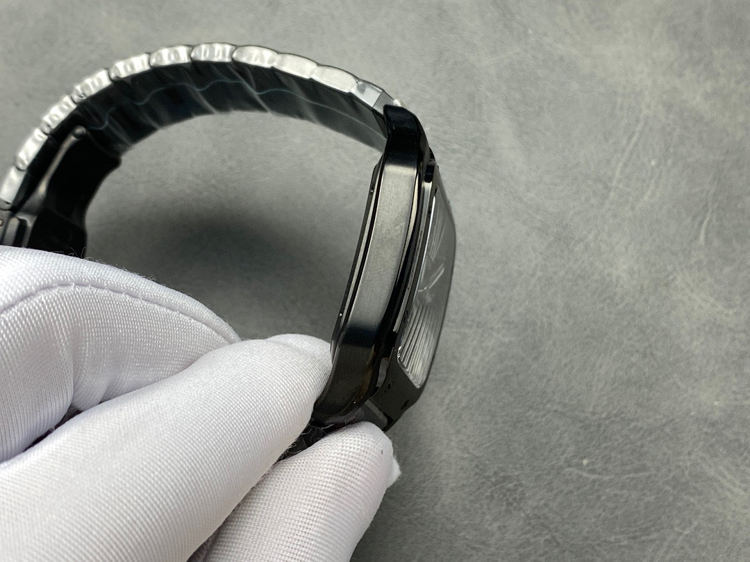 Cartier Focus on big factory goods