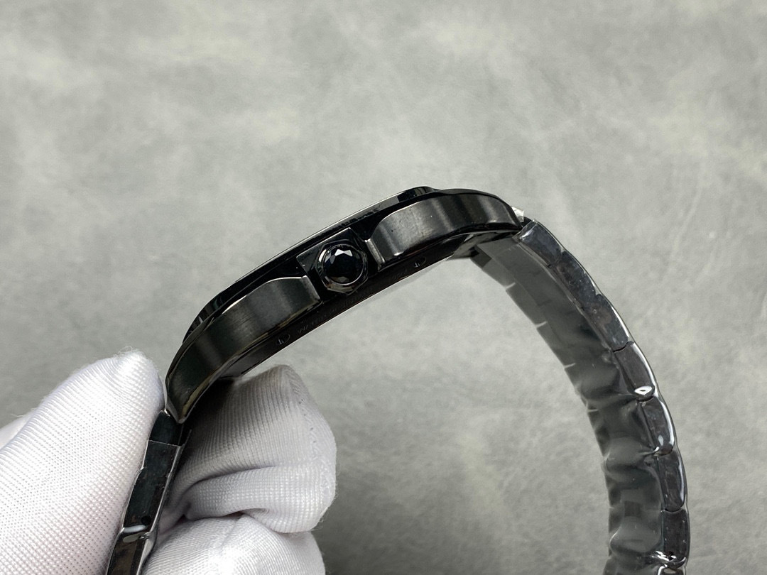 Cartier Focus on big factory goods