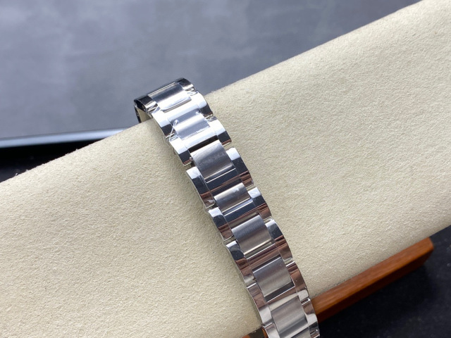 Cartier Focus on big factory goods
