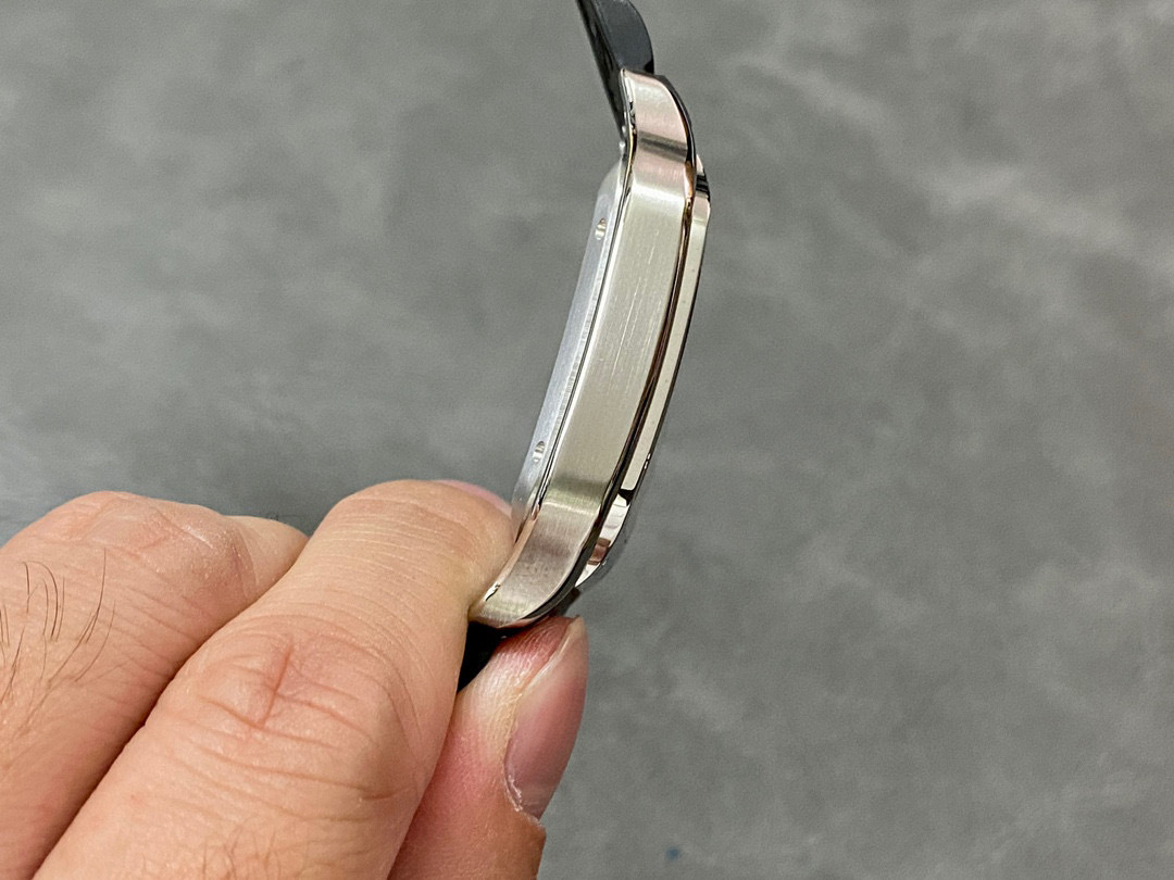 Cartier Focus on big factory goods