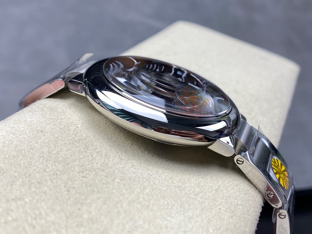 Cartier Fokus pada barangan kilang besar