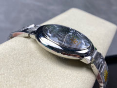 Cartier si concentra sui beni di grandi fabbriche