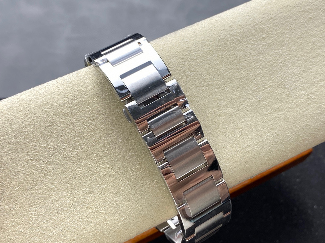 Cartier si concentra sui beni di grandi fabbriche