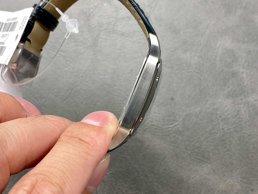 Cartier Focus on big factory goods
