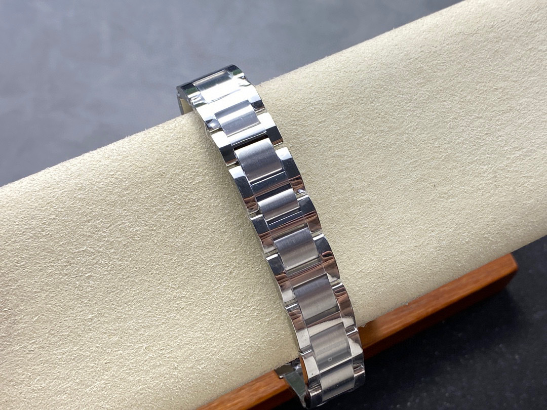 Cartier Focus on big factory goods