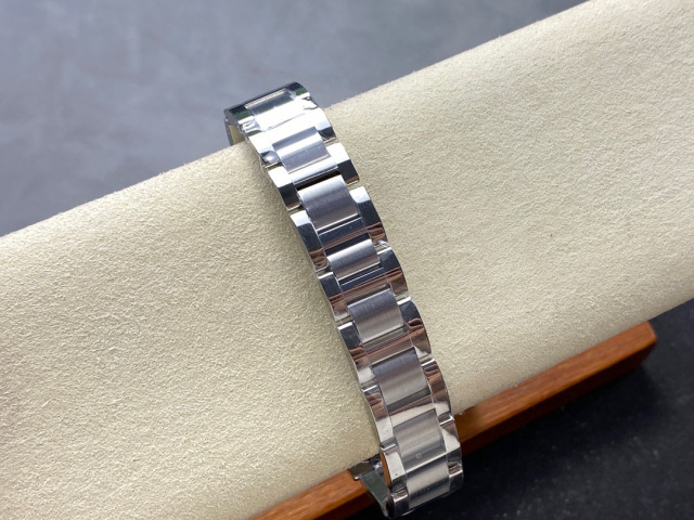 Cartier Focus on big factory goods