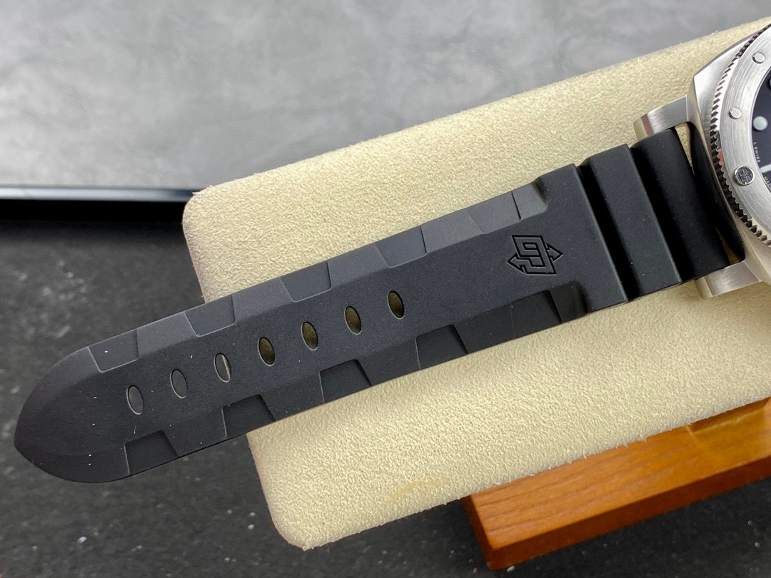 Panerai Focus on big factory goods