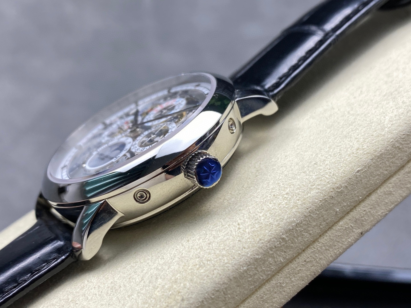 Vacheron Constantin Focus on big factory goods