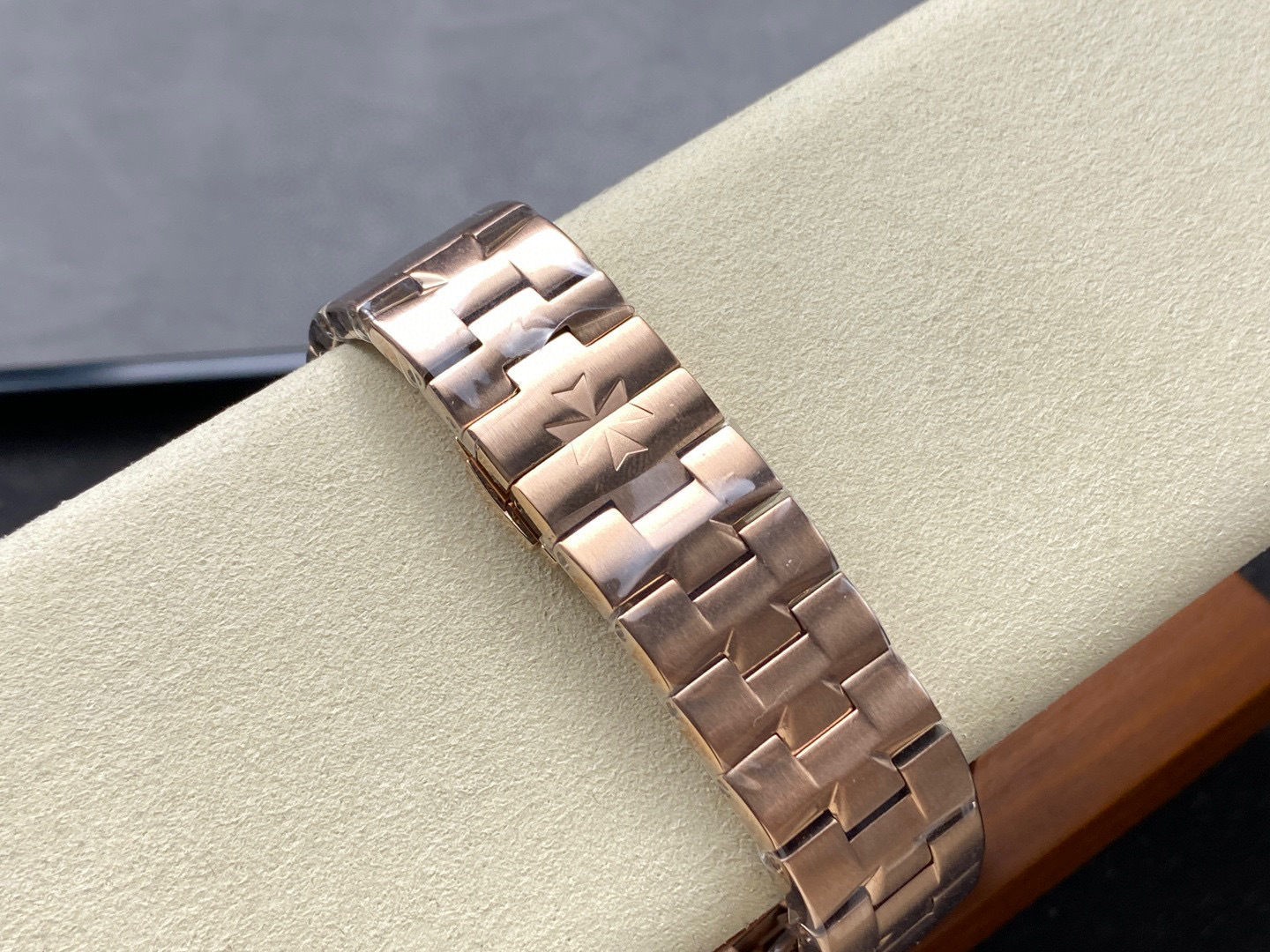 Vacheron Constantin Focus on big factory goods