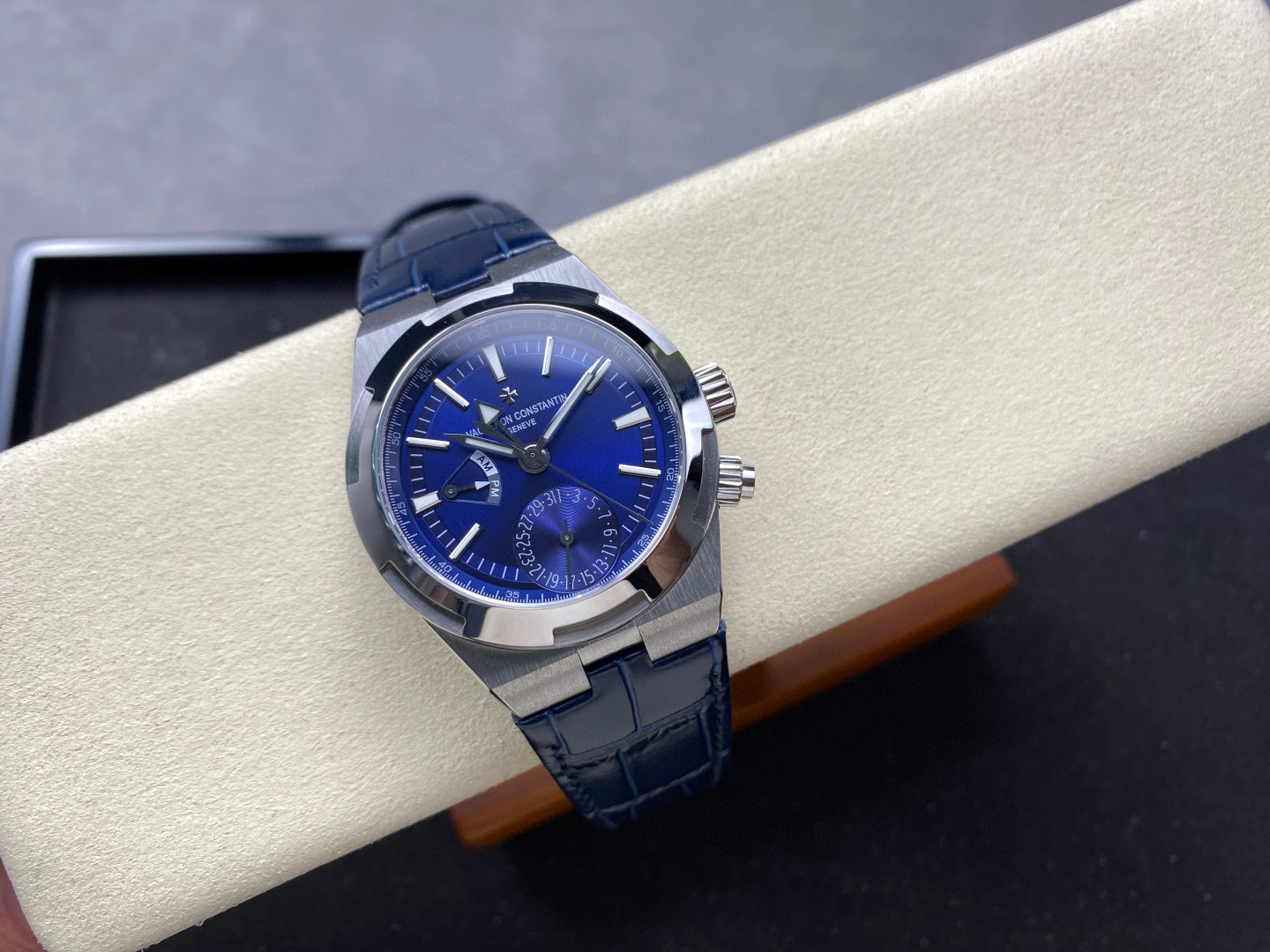 Vacheron Constantin Focus on big factory goods