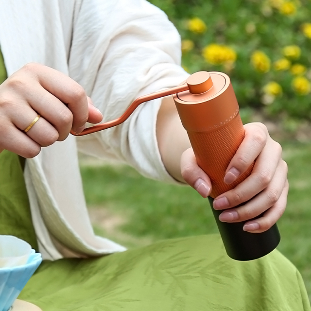 CNC ALUMINUM BODY MANUAL COFFEE GRINDER MILL