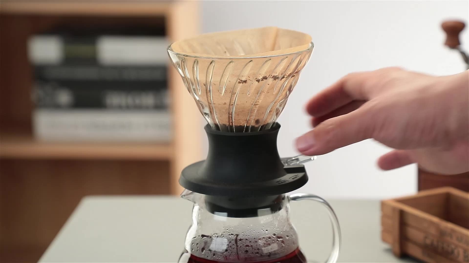 60 Borosilicate Glass Coffee Dripper – Bloom-Optimized Design for Precision Pour-Over