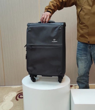 CHUBONT LB-101130 Ultra-Lightweight Spinner Luggage – Waterproof & Scratch-Resistant Suitcase with 360° Wheels, Two-Tone Design for Men & Wome,CHUBONT Lightweight Suitcase with 360° Wheels – Perfect for Travel