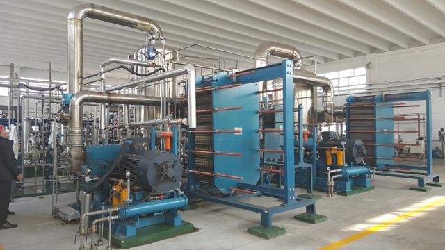 MVR multi-effect evaporation and concentration device