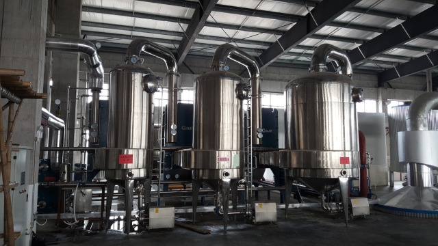 Multi - effect plate refining sugar evaporation and concentration device