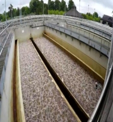 V-shaped filter pool