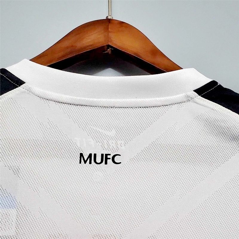 2010-11 MANCHESTER UNITED AWAY