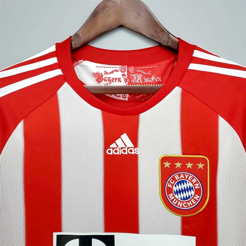 2010-11 BAYERN MUNICH HOME