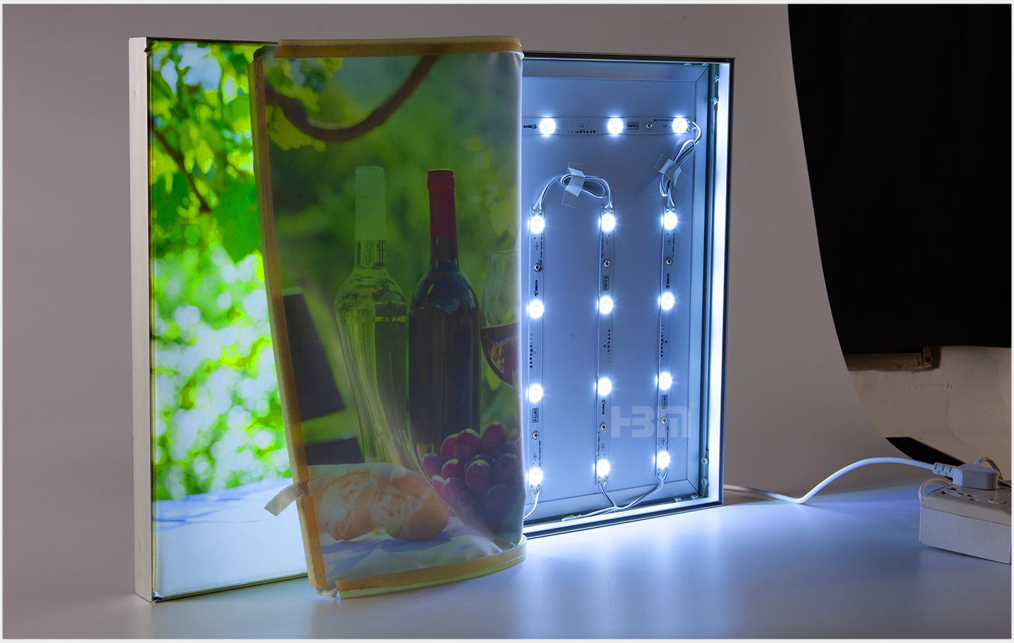 Frameless light box