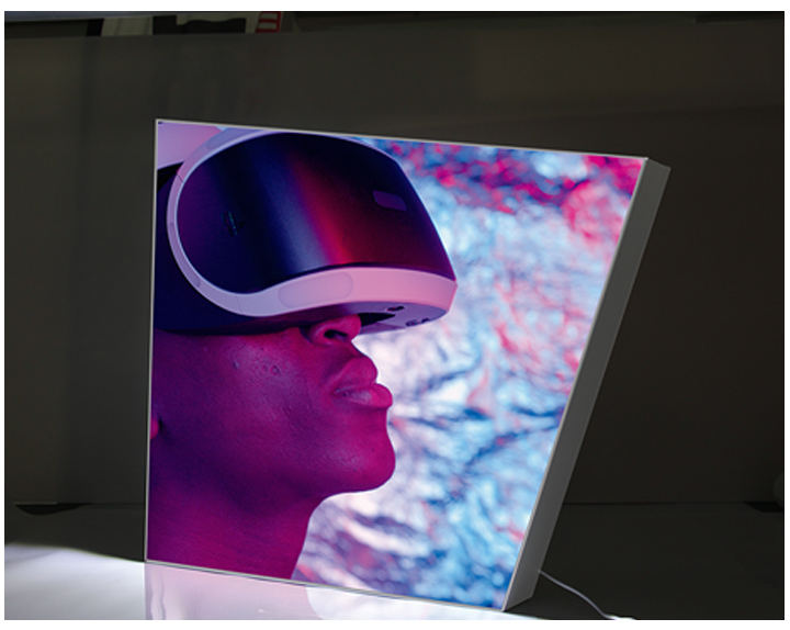 Irregular quadrilateral light box