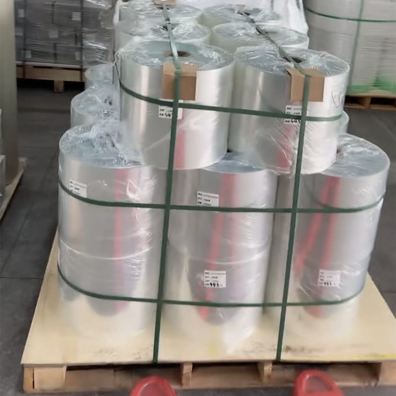 Anti ultraviolet and anti-aging PET film