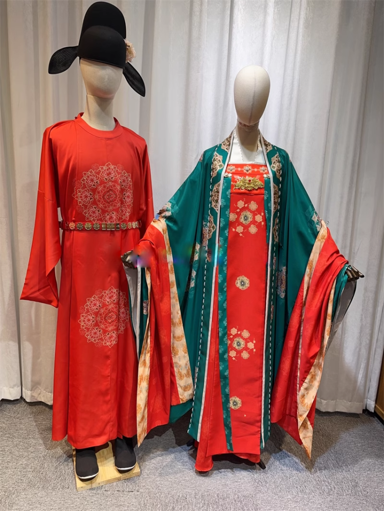 Ancient Chinese Bride Groom Wedding Hanfu for Hot Drama Flourished Peony Guo Se Fang hua Male Female Wedding Dress Delicate Costume w Hair Accessories Hat