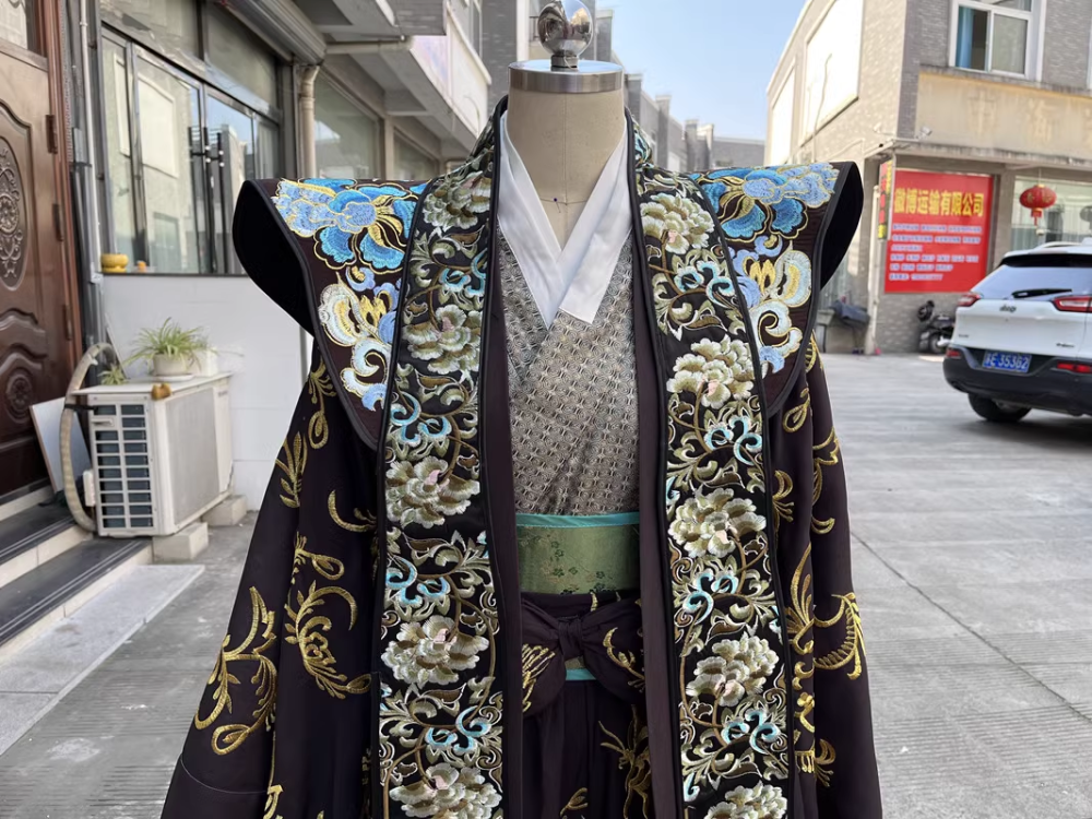 Big Historical Drama Ming Dynasty Actress Sun Ruowei Empress Costume Exquisite Embroidered Queen Hanfu with Long Tail Multi-designs Hand Beading