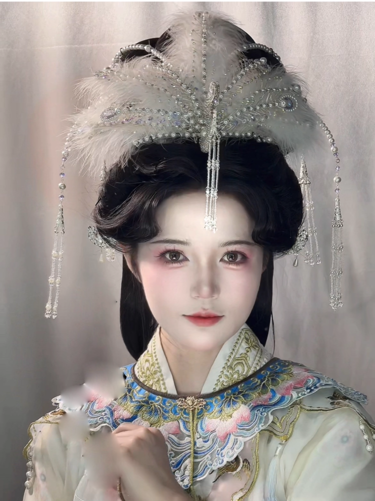 100% Duplicate Ancient Chinese Tang Dynasty Wall Paint Hair Accessories for Tang Empress Princess Gold Plated Hair Jewelry with Genuine Silk Iron Flowers Hanfu Clothing Accessories Hair Piece Hair Tiaras Sticks Earrings Necklace