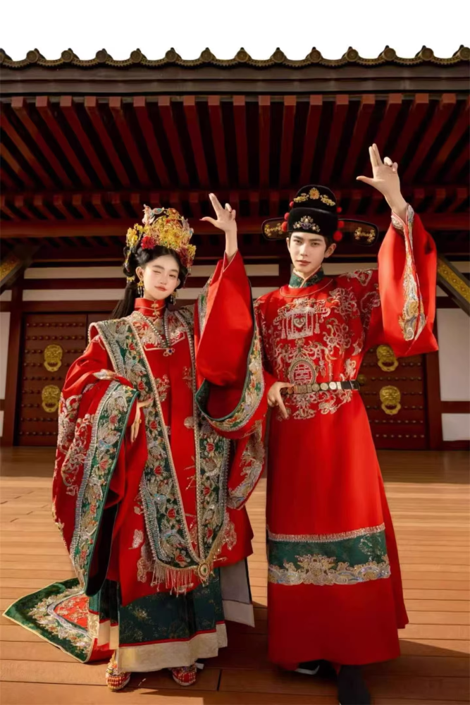 2026 New Design Heavy Embroidery Ancient Chinese Palace Royal Style Wedding Sets for Bride Groom Photography Costume Hanfu Ming Dynasty Emperor Empress Wedding Uniform Wear Customized Design w Hat and Tiara