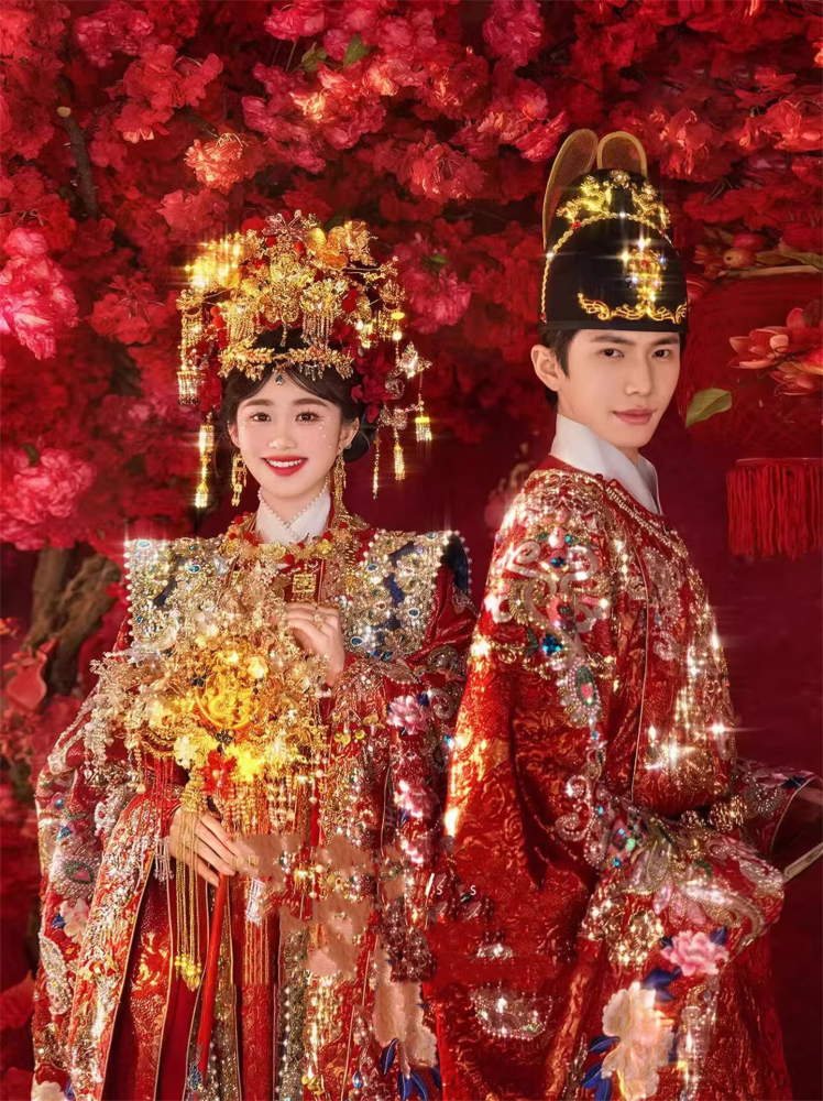 2026 New Design Heavy Embroidery Ancient Chinese Palace Royal Style Wedding Sets for Bride Groom Photography Costume Hanfu Ming Dynasty Emperor Empress Wedding Uniform Wear Customized Design w Hat and Tiara