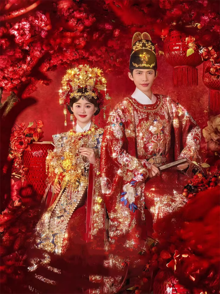 2026 New Design Heavy Embroidery Ancient Chinese Palace Royal Style Wedding Sets for Bride Groom Photography Costume Hanfu Ming Dynasty Emperor Empress Wedding Uniform Wear Customized Design w Hat and Tiara