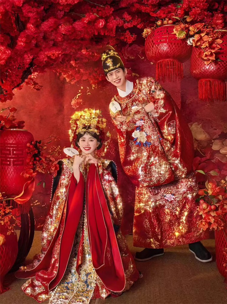2026 New Design Heavy Embroidery Ancient Chinese Palace Royal Style Wedding Sets for Bride Groom Photography Costume Hanfu Ming Dynasty Emperor Empress Wedding Uniform Wear Customized Design w Hat and Tiara