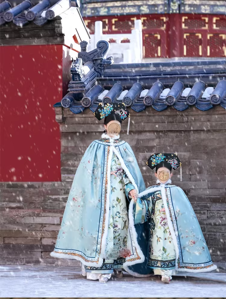 Qing Dynasty Empress Princess Winter Thick Fur Cloak with Delicate Embroidery Mum-Daughter Photography Costume Hanfu Size can be Customized for Ancient Chinese Qing Dynasty Palace Photo