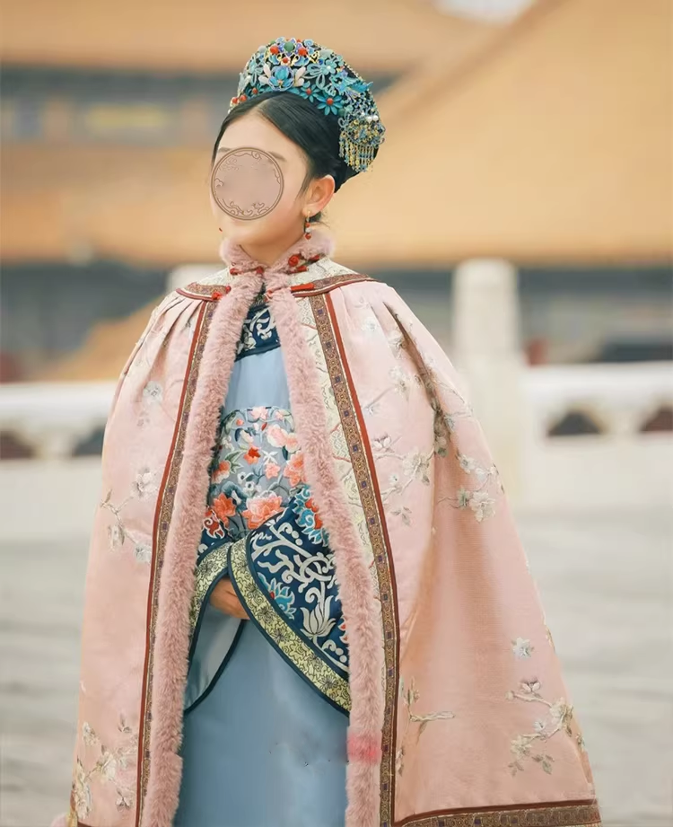 Qing Dynasty Empress Princess Winter Thick Fur Cloak with Delicate Embroidery Mum-Daughter Photography Costume Hanfu Size can be Customized for Ancient Chinese Qing Dynasty Palace Photo