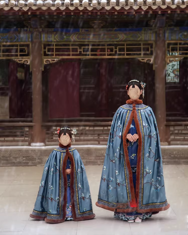 Qing Dynasty Empress Princess Winter Thick Fur Cloak with Delicate Embroidery Mum-Daughter Photography Costume Hanfu Size can be Customized for Ancient Chinese Qing Dynasty Palace Photo