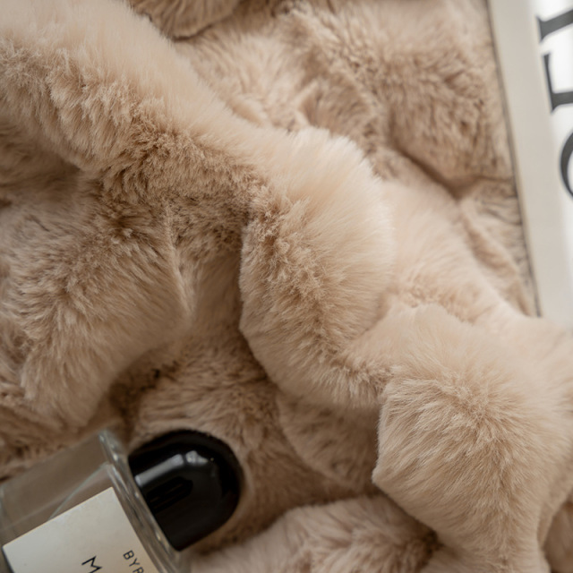 Luxury Plush Embossed Faux Rabbit Fur Fabric 700gsm Super Soft  For Fashion Accessories and Blanket