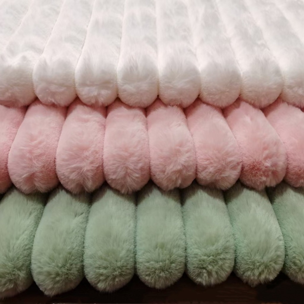 Luxury Plush Embossed Faux Rabbit Fur Fabric 600gsm Super Soft  For Home Decoration and Blanket