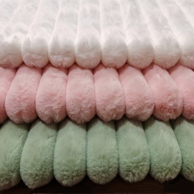Luxury Plush Embossed Faux Rabbit Fur Fabric 600gsm Super Soft  For Home Decoration and Blanket