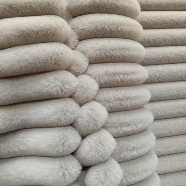 Luxury Plush Embossed Faux Rabbit Fur Fabric 600gsm Super Soft  For Home Decoration and Blanket