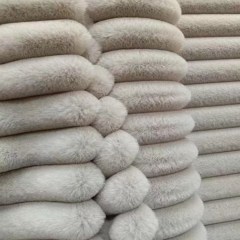 Luxury Plush Embossed Faux Rabbit Fur Fabric 600gsm Super Soft  For Home Decoration and Blanket